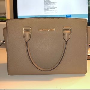 MICHAEL KORS SELMA HANDBAG
